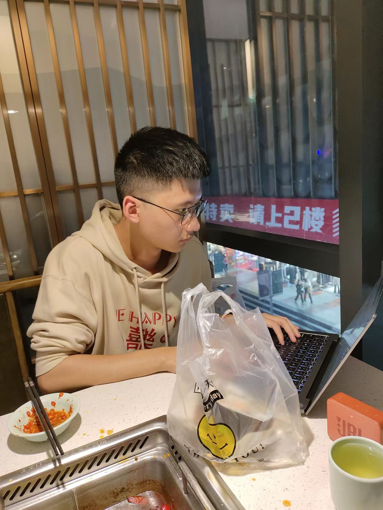 吃饭都兢兢业业的我